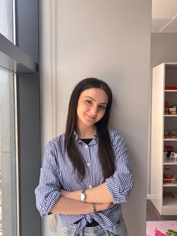 İsmayılzadə Validə - Psixopedeqoq